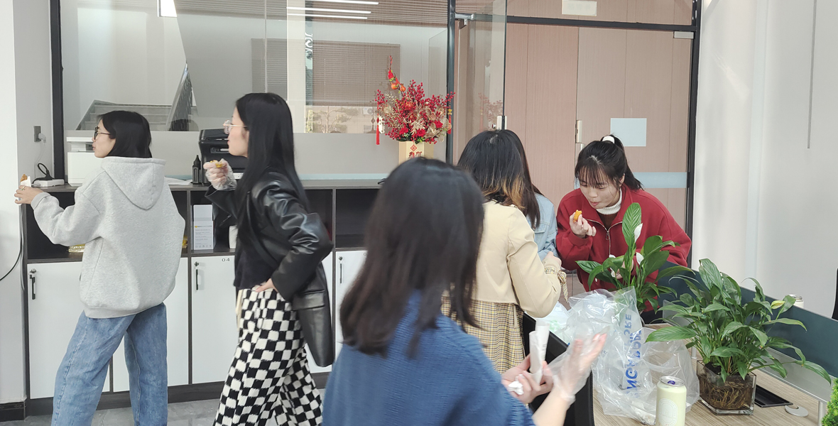 8 марта 2022 года сотрудники LinXing отметили Международный женский день.